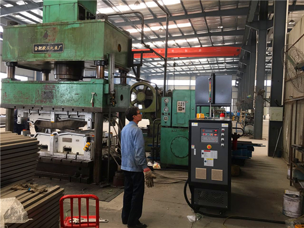 油循環(huán)模溫機(jī)